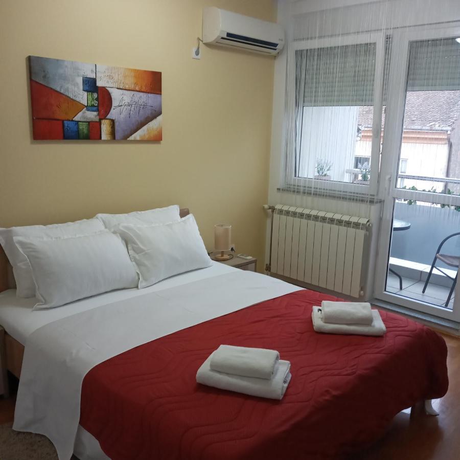 Angellina Apartmani Sremska Mitrovica Exterior foto